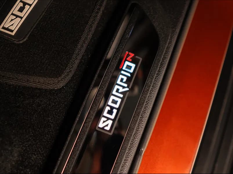 ILLUMINATED SCUFF PLATE