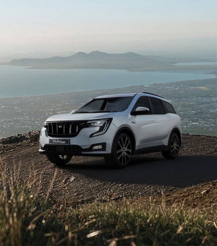 XUV700 Everest White