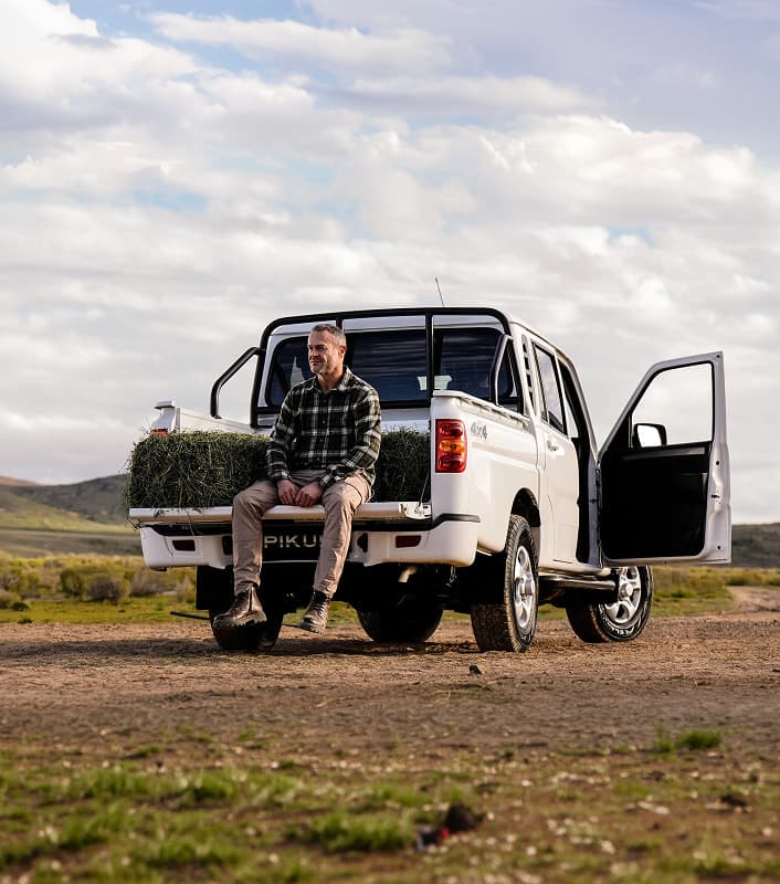 Pik Up Double Cab — Rear three-quarter
