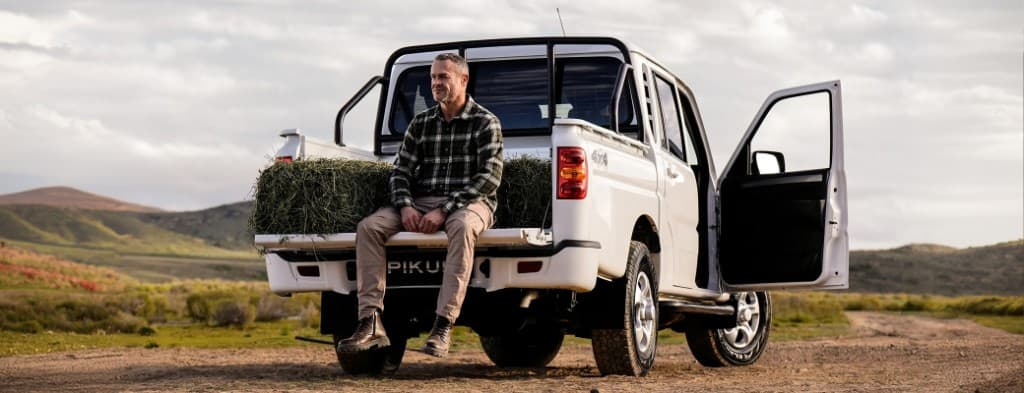 Pik Up Double Cab — Rear three-quarter