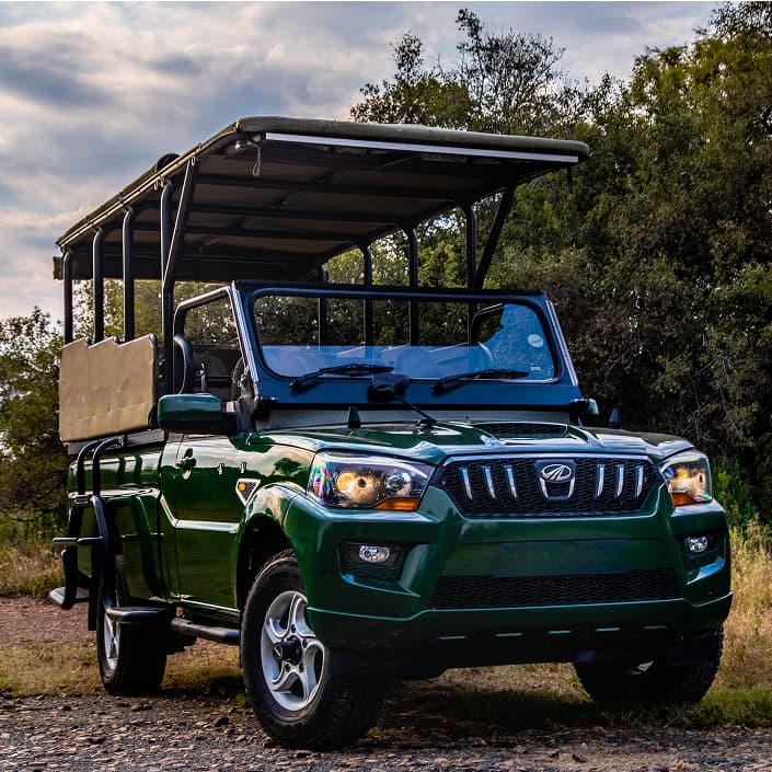Mahindra S4 Game Viewer fold-down windscreen