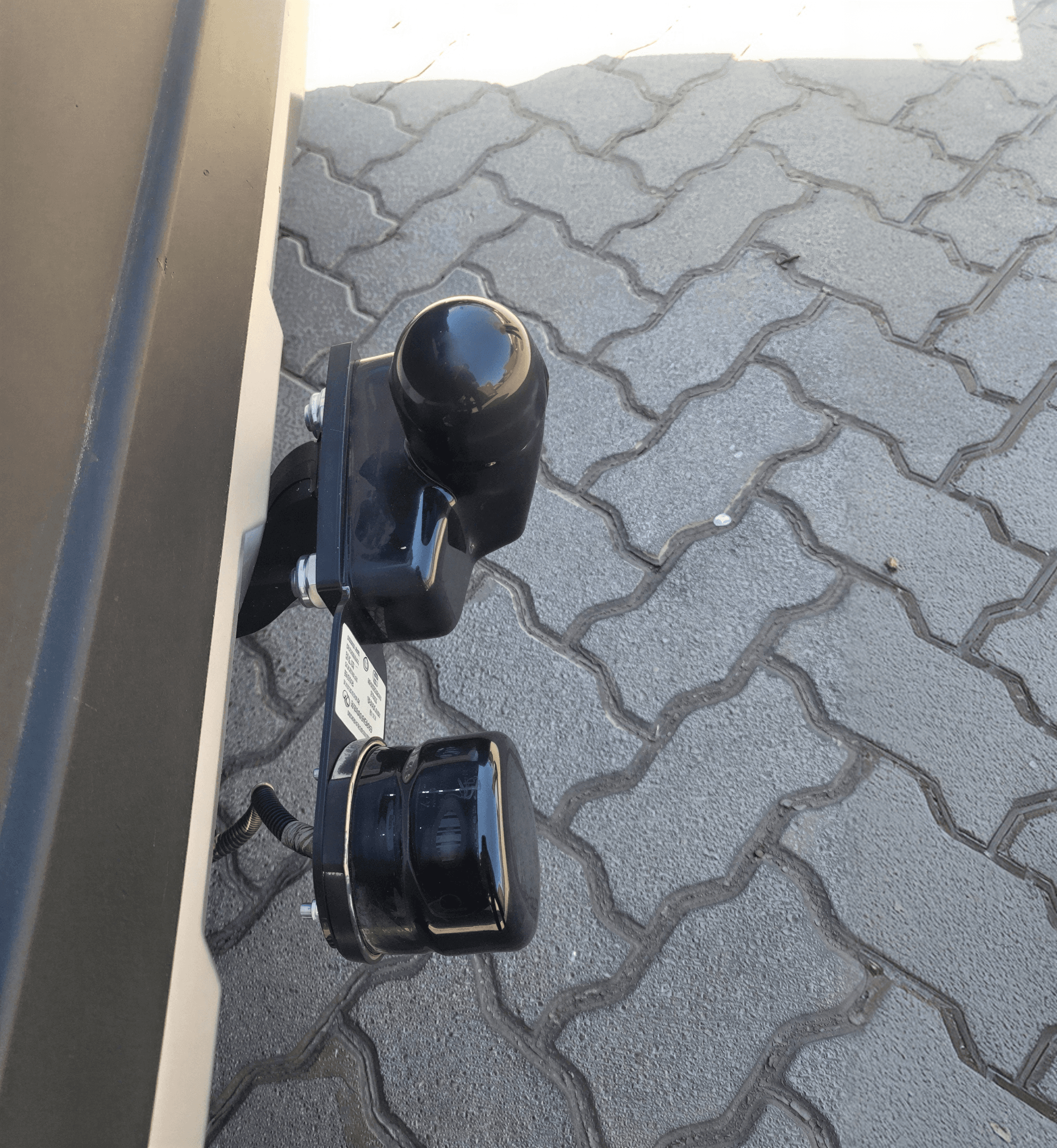 TOW BAR