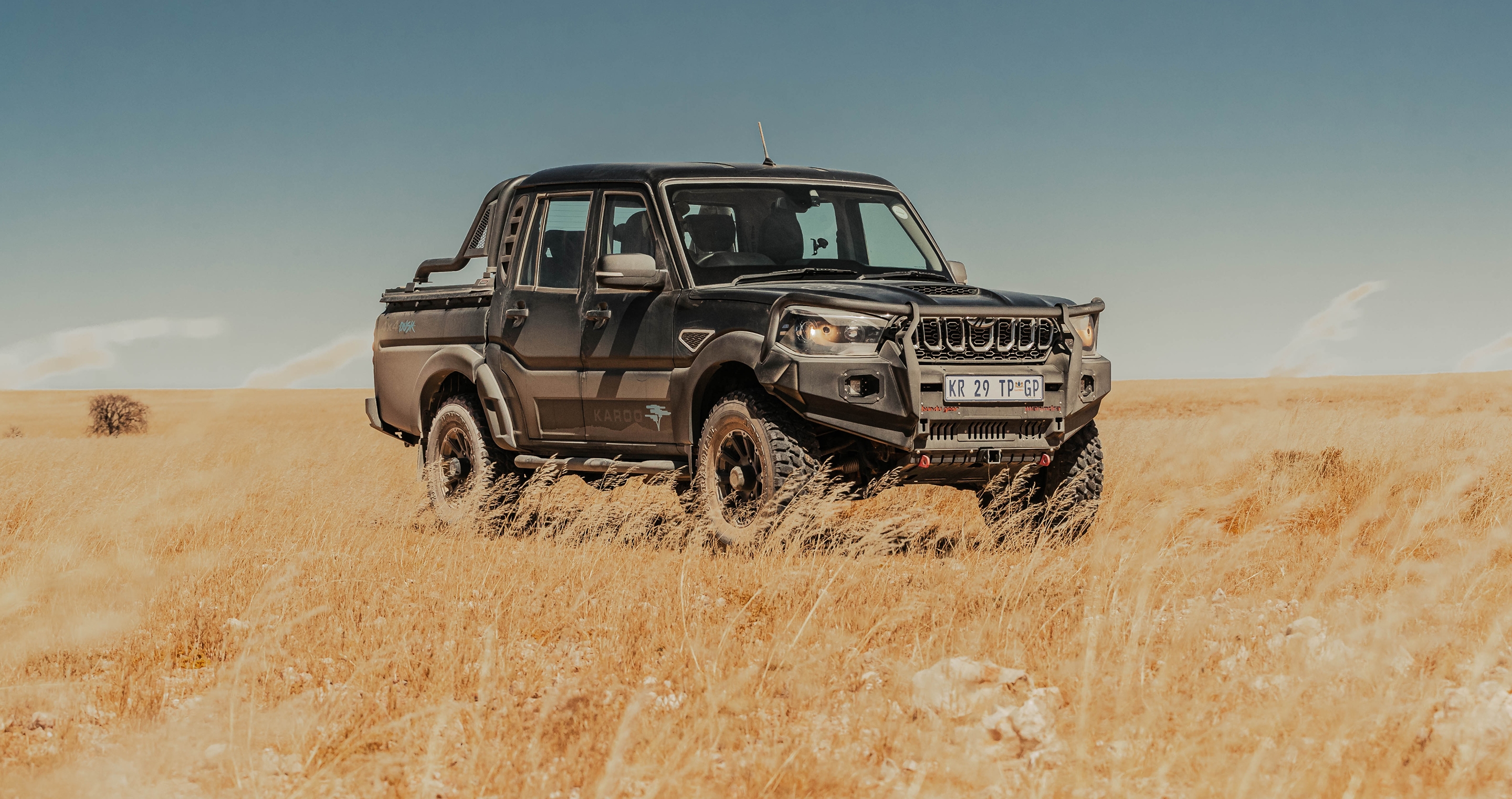 Mahindra Karoo Dusk hero